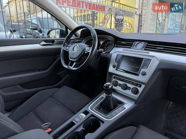 Черный Фольксваген Пассат, объемом двигателя 1.6 л и пробегом 217 тыс. км за 13999 $, фото 44 на Automoto.ua