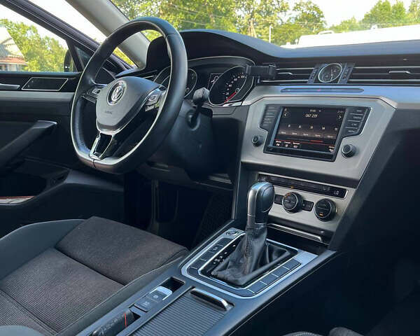 Черный Фольксваген Пассат, объемом двигателя 1.97 л и пробегом 228 тыс. км за 15700 $, фото 8 на Automoto.ua