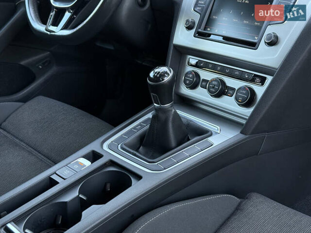 Черный Фольксваген Пассат, объемом двигателя 1.6 л и пробегом 217 тыс. км за 13999 $, фото 46 на Automoto.ua