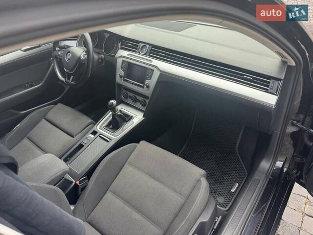 Чорний Фольксваген Пассат, об'ємом двигуна 1.6 л та пробігом 240 тис. км за 10700 $, фото 21 на Automoto.ua