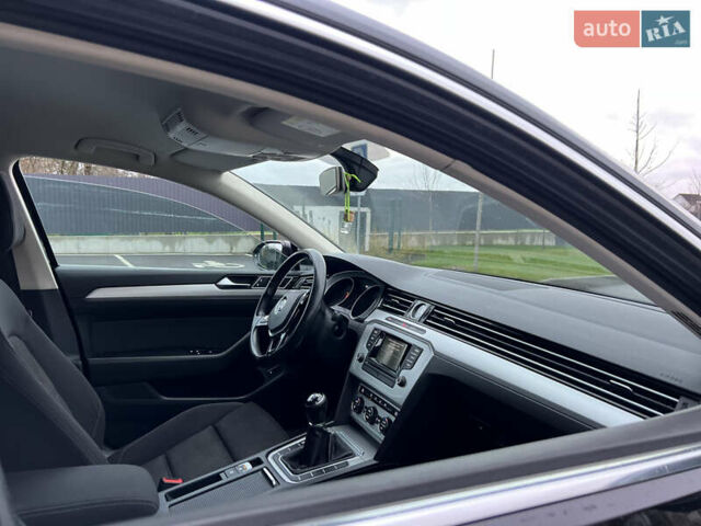 Черный Фольксваген Пассат, объемом двигателя 1.6 л и пробегом 325 тыс. км за 12600 $, фото 35 на Automoto.ua