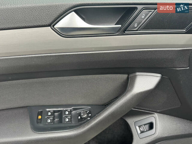 Черный Фольксваген Пассат, объемом двигателя 1.6 л и пробегом 256 тыс. км за 11900 $, фото 18 на Automoto.ua