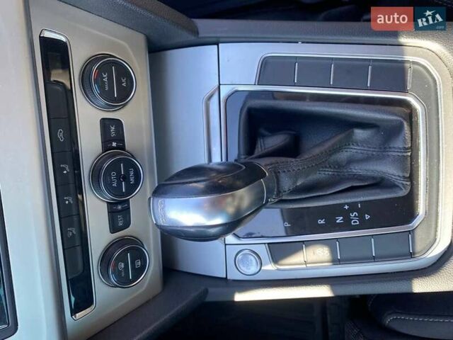 Черный Фольксваген Пассат, объемом двигателя 1.6 л и пробегом 269 тыс. км за 13400 $, фото 23 на Automoto.ua