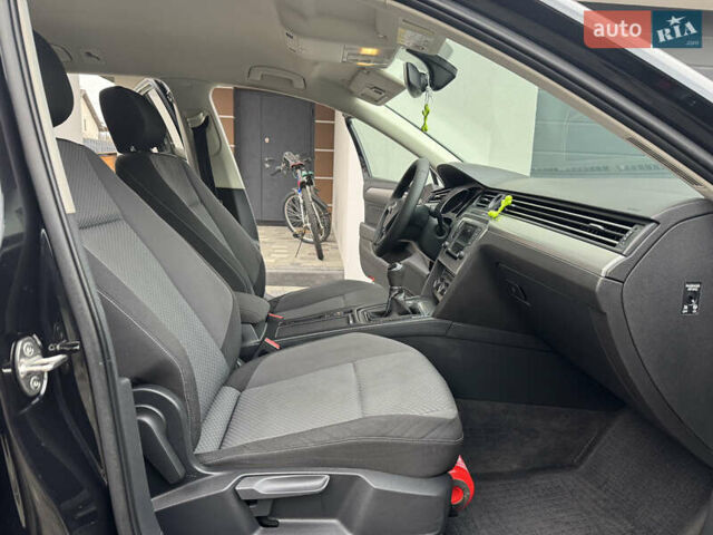 Черный Фольксваген Пассат, объемом двигателя 1.6 л и пробегом 256 тыс. км за 11900 $, фото 27 на Automoto.ua