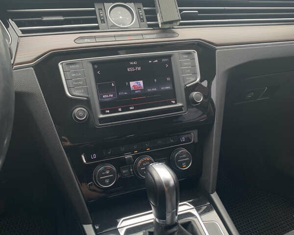 Черный Фольксваген Пассат, объемом двигателя 1.97 л и пробегом 320 тыс. км за 14000 $, фото 11 на Automoto.ua