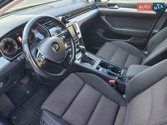 Черный Фольксваген Пассат, объемом двигателя 1.97 л и пробегом 260 тыс. км за 15800 $, фото 20 на Automoto.ua