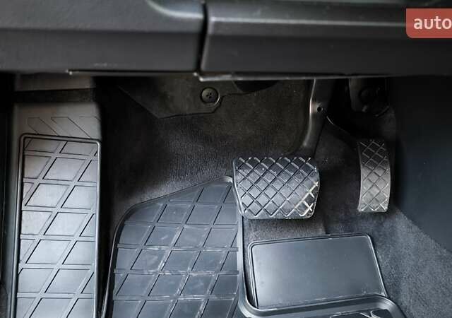 Черный Фольксваген Пассат, объемом двигателя 1.6 л и пробегом 292 тыс. км за 13100 $, фото 18 на Automoto.ua