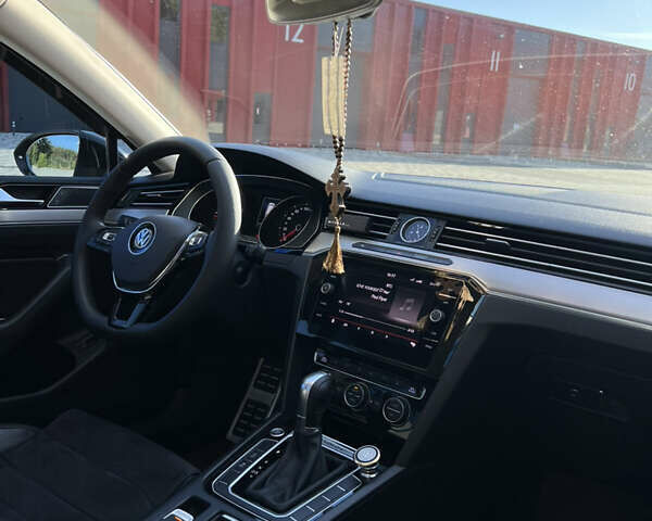 Чорний Фольксваген Пассат, об'ємом двигуна 2 л та пробігом 218 тис. км за 19500 $, фото 12 на Automoto.ua