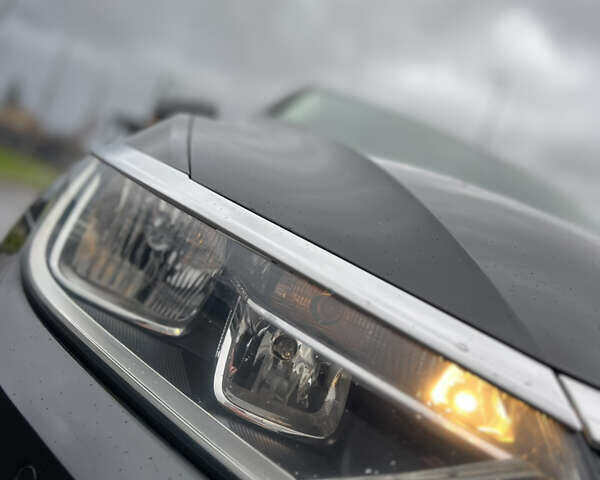 Черный Фольксваген Пассат, объемом двигателя 1.6 л и пробегом 325 тыс. км за 12600 $, фото 5 на Automoto.ua