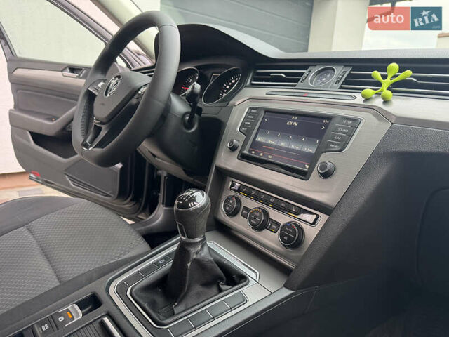 Черный Фольксваген Пассат, объемом двигателя 1.6 л и пробегом 256 тыс. км за 11900 $, фото 31 на Automoto.ua