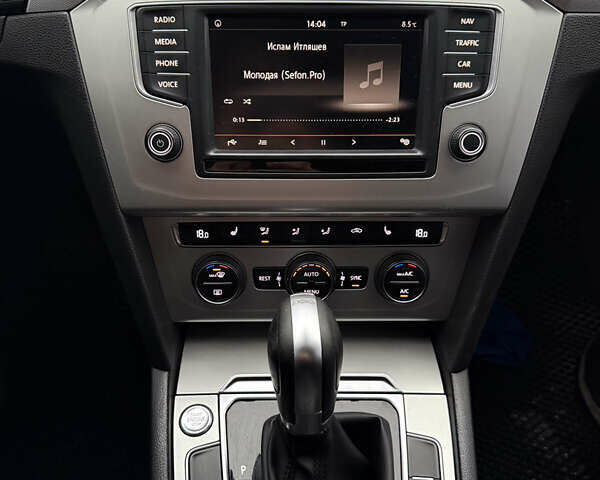 Черный Фольксваген Пассат, объемом двигателя 1.97 л и пробегом 295 тыс. км за 14000 $, фото 16 на Automoto.ua