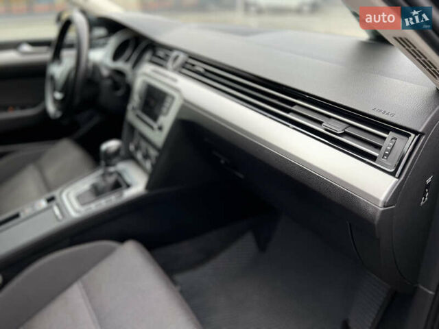 Чорний Фольксваген Пассат, об'ємом двигуна 1.6 л та пробігом 265 тис. км за 11350 $, фото 39 на Automoto.ua