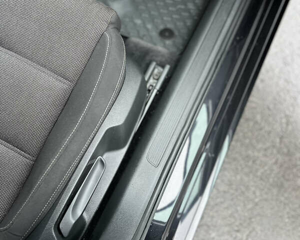 Черный Фольксваген Пассат, объемом двигателя 1.6 л и пробегом 325 тыс. км за 12600 $, фото 57 на Automoto.ua