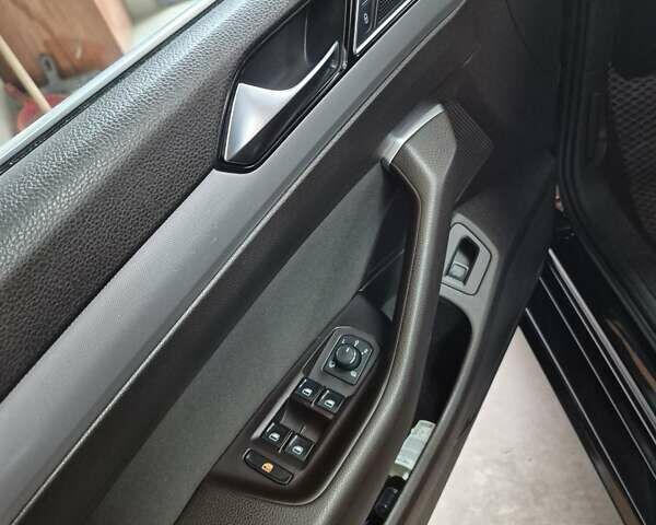 Фольксваген Пассат 2015 в Снятине на Automoto.ua Черный Фольксваген Пассат, объемом двигателя 1.97 л и пробегом 269 тыс. км за 12300 $, фото 14 на Automoto.ua