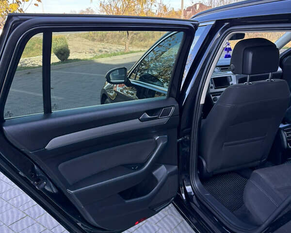 Чорний Фольксваген Пассат, об'ємом двигуна 1.6 л та пробігом 286 тис. км за 11950 $, фото 12 на Automoto.ua