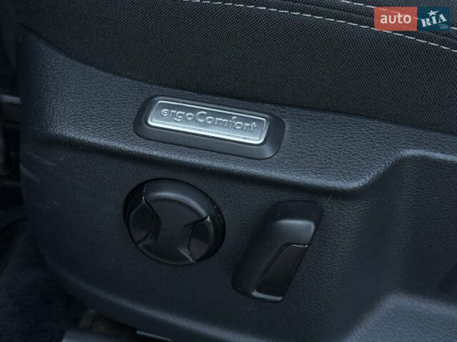 Черный Фольксваген Пассат, объемом двигателя 1.6 л и пробегом 217 тыс. км за 13999 $, фото 23 на Automoto.ua