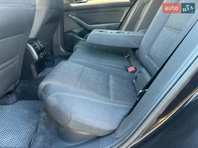 Черный Фольксваген Пассат, объемом двигателя 1.6 л и пробегом 264 тыс. км за 11399 $, фото 28 на Automoto.ua