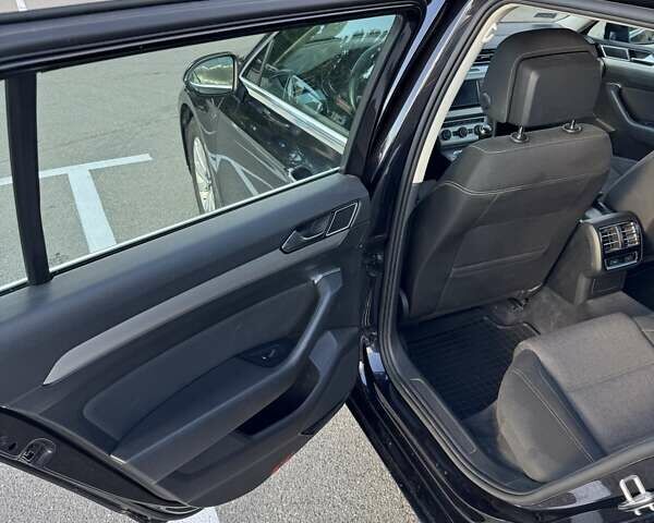 Черный Фольксваген Пассат, объемом двигателя 1.6 л и пробегом 361 тыс. км за 12000 $, фото 19 на Automoto.ua