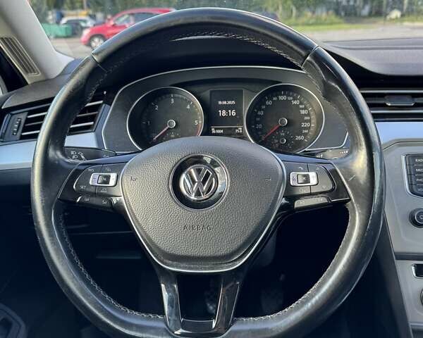 Черный Фольксваген Пассат, объемом двигателя 1.6 л и пробегом 361 тыс. км за 12000 $, фото 28 на Automoto.ua