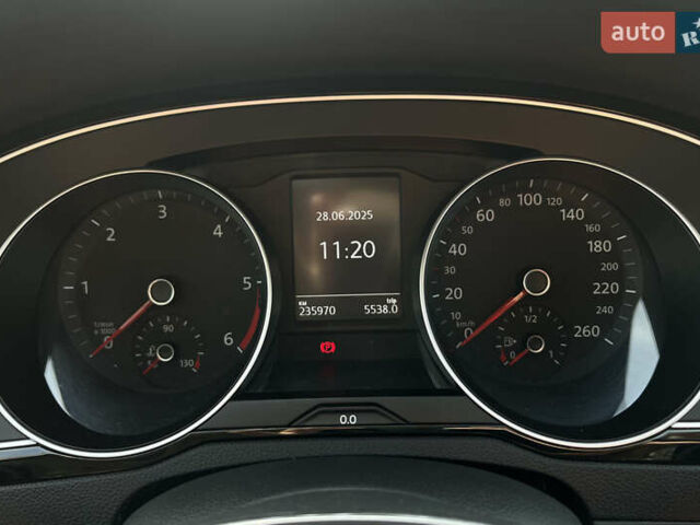 Черный Фольксваген Пассат, объемом двигателя 1.6 л и пробегом 234 тыс. км за 13600 $, фото 23 на Automoto.ua