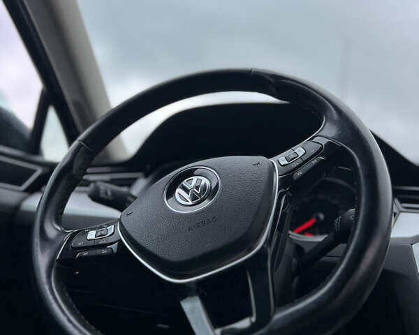 Черный Фольксваген Пассат, объемом двигателя 1.6 л и пробегом 325 тыс. км за 12600 $, фото 30 на Automoto.ua