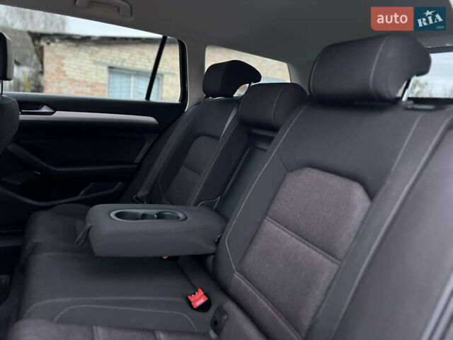 Черный Фольксваген Пассат, объемом двигателя 1.6 л и пробегом 325 тыс. км за 12600 $, фото 39 на Automoto.ua