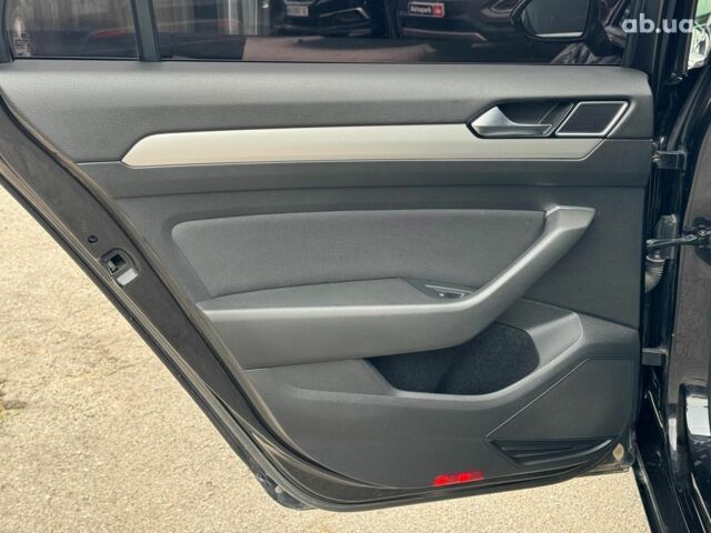 Черный Фольксваген Пассат, объемом двигателя 2 л и пробегом 243 тыс. км за 16490 $, фото 19 на Automoto.ua