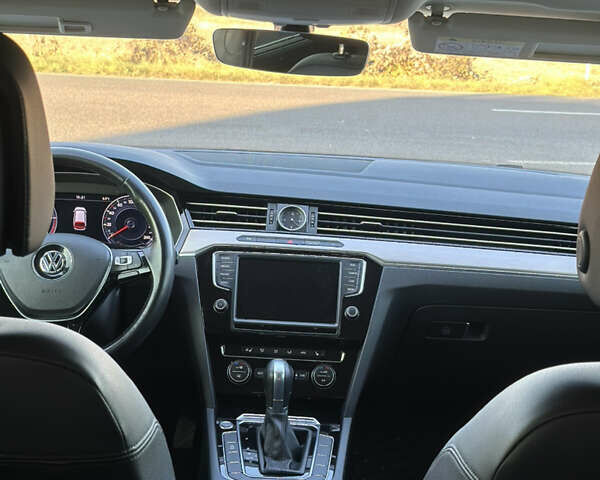 Черный Фольксваген Пассат, объемом двигателя 1.97 л и пробегом 286 тыс. км за 15250 $, фото 7 на Automoto.ua