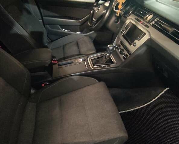 Черный Фольксваген Пассат, объемом двигателя 1.6 л и пробегом 286 тыс. км за 14200 $, фото 7 на Automoto.ua