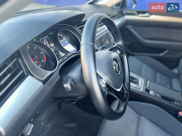 Черный Фольксваген Пассат, объемом двигателя 1.6 л и пробегом 264 тыс. км за 11399 $, фото 24 на Automoto.ua