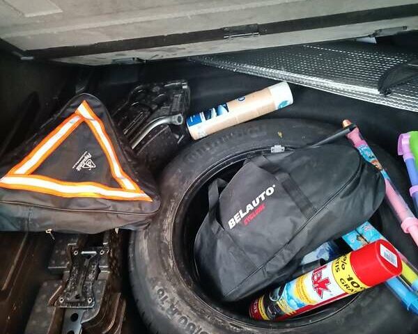 Чорний Фольксваген Пассат, об'ємом двигуна 1.6 л та пробігом 256 тис. км за 11000 $, фото 16 на Automoto.ua