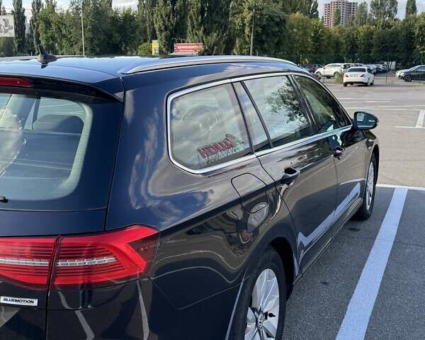 Черный Фольксваген Пассат, объемом двигателя 1.6 л и пробегом 361 тыс. км за 12000 $, фото 8 на Automoto.ua