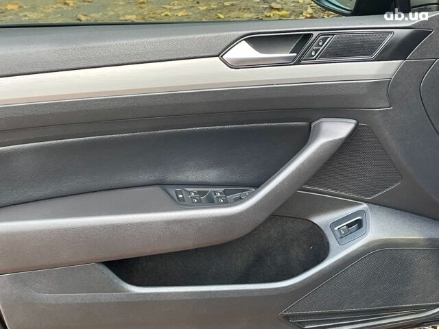 Черный Фольксваген Пассат, объемом двигателя 2 л и пробегом 267 тыс. км за 14390 $, фото 12 на Automoto.ua