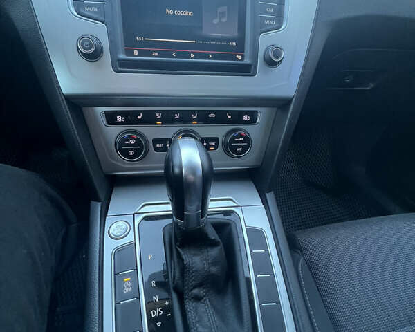 Черный Фольксваген Пассат, объемом двигателя 1.6 л и пробегом 264 тыс. км за 11399 $, фото 43 на Automoto.ua