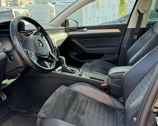 Черный Фольксваген Пассат, объемом двигателя 1.97 л и пробегом 208 тыс. км за 18900 $, фото 14 на Automoto.ua