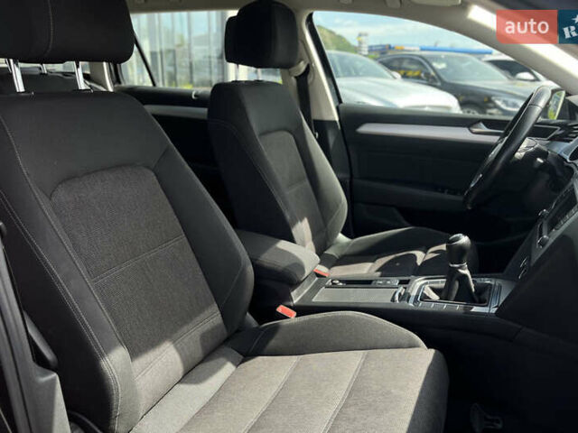 Черный Фольксваген Пассат, объемом двигателя 1.6 л и пробегом 234 тыс. км за 13600 $, фото 10 на Automoto.ua