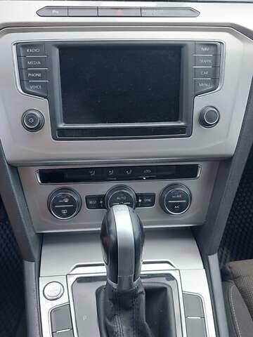 Черный Фольксваген Пассат, объемом двигателя 1.97 л и пробегом 348 тыс. км за 12700 $, фото 3 на Automoto.ua