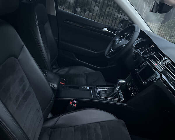 Черный Фольксваген Пассат, объемом двигателя 1.97 л и пробегом 185 тыс. км за 14499 $, фото 10 на Automoto.ua