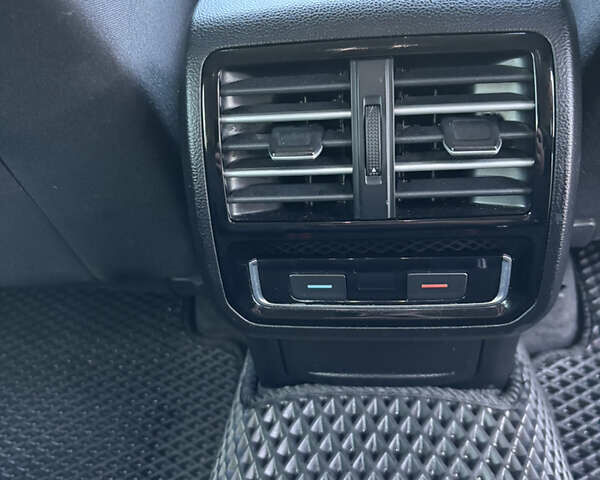 Чорний Фольксваген Пассат, об'ємом двигуна 1.6 л та пробігом 286 тис. км за 11950 $, фото 9 на Automoto.ua