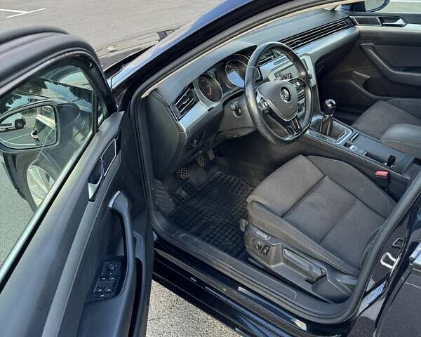 Черный Фольксваген Пассат, объемом двигателя 1.6 л и пробегом 361 тыс. км за 12000 $, фото 20 на Automoto.ua