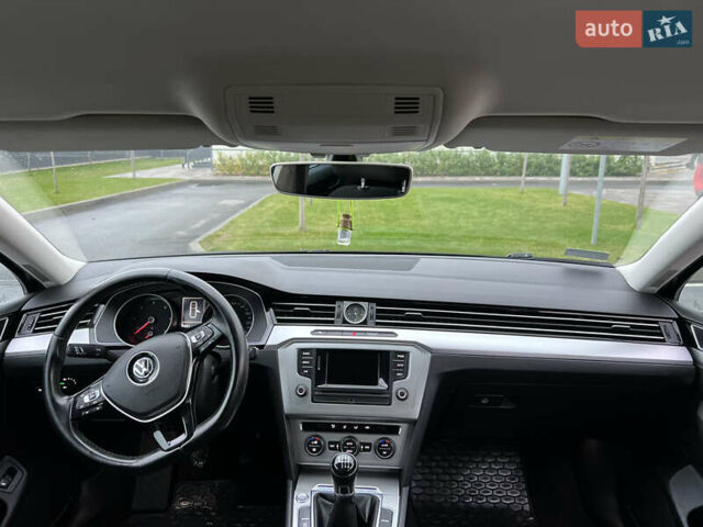 Черный Фольксваген Пассат, объемом двигателя 1.6 л и пробегом 325 тыс. км за 12600 $, фото 33 на Automoto.ua