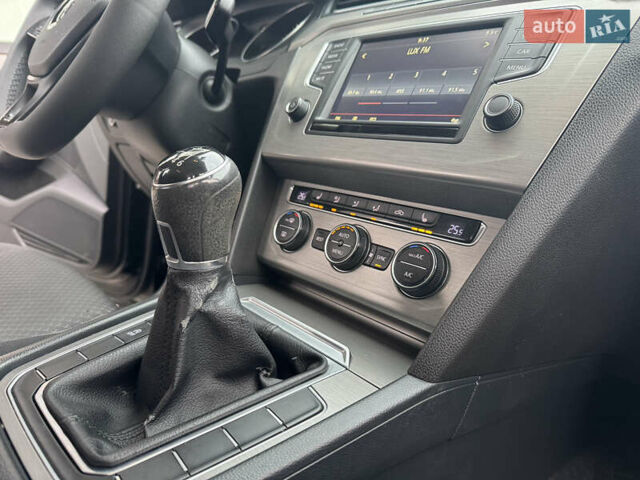 Черный Фольксваген Пассат, объемом двигателя 1.6 л и пробегом 256 тыс. км за 11900 $, фото 32 на Automoto.ua