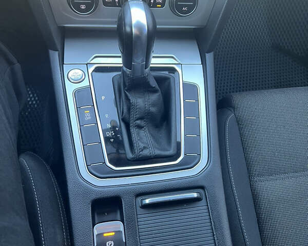 Черный Фольксваген Пассат, объемом двигателя 1.6 л и пробегом 264 тыс. км за 11399 $, фото 50 на Automoto.ua