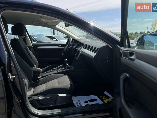 Черный Фольксваген Пассат, объемом двигателя 1.6 л и пробегом 234 тыс. км за 13600 $, фото 8 на Automoto.ua