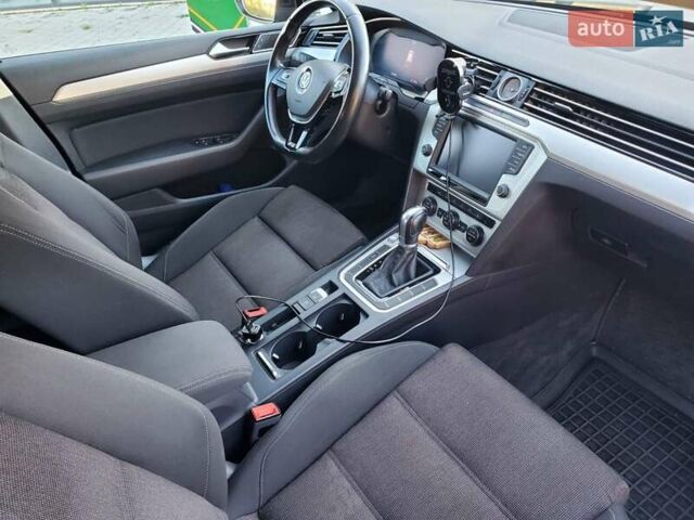 Черный Фольксваген Пассат, объемом двигателя 1.97 л и пробегом 260 тыс. км за 15800 $, фото 16 на Automoto.ua