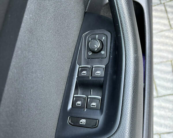 Чорний Фольксваген Пассат, об'ємом двигуна 1.6 л та пробігом 286 тис. км за 11950 $, фото 10 на Automoto.ua