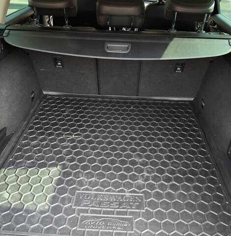 Черный Фольксваген Пассат, объемом двигателя 1.6 л и пробегом 292 тыс. км за 13100 $, фото 46 на Automoto.ua