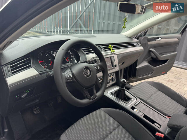 Черный Фольксваген Пассат, объемом двигателя 1.6 л и пробегом 256 тыс. км за 11900 $, фото 16 на Automoto.ua