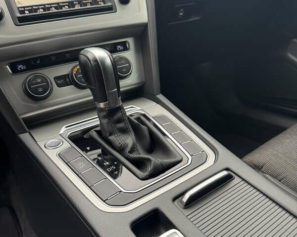 Черный Фольксваген Пассат, объемом двигателя 1.97 л и пробегом 261 тыс. км за 13999 $, фото 26 на Automoto.ua