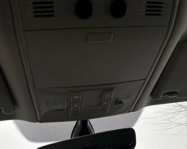 Черный Фольксваген Пассат, объемом двигателя 1.6 л и пробегом 288 тыс. км за 13200 $, фото 13 на Automoto.ua